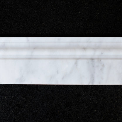 Bianco Carrara sockel 10 cm hög profilerad