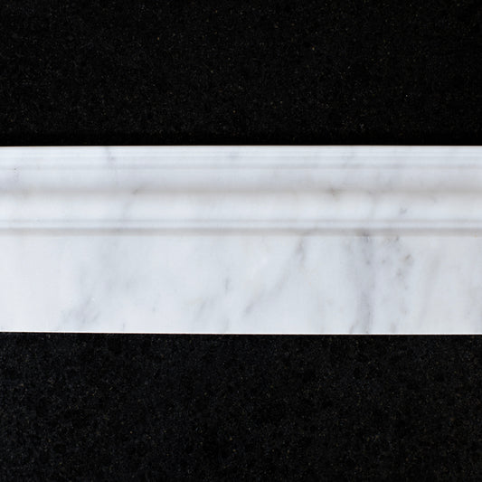 Bianco Carrara sockel 10 cm hög profilerad