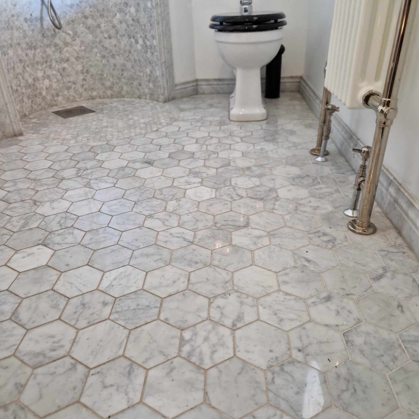 Bianco Carrara sockel 10 cm hög profilerad inspiration modernahuset.se