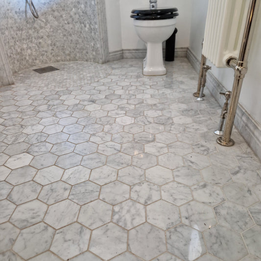 Bianco Carrara sockel 10 cm hög profilerad inspiration modernahuset.se