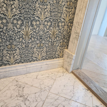 Bianco Carrara sockel 10 cm hög profilerad inspiration golvsockel modernahuset.se