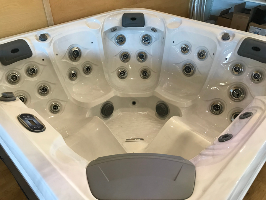 Spabad Ocean 5 personer 25 jets utespa insida lucite akryl